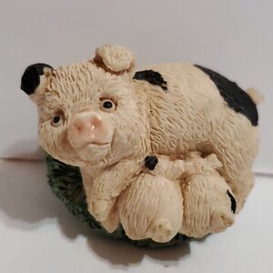 Vintage 1987 UDC Resin Pig with Piglet Miniature Figurine 1"X 1.75"